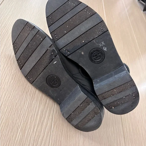 THE ROW Fara Ribbed Cashmere-Paneled Leather Chelsea Boot - Picture 5 of 5